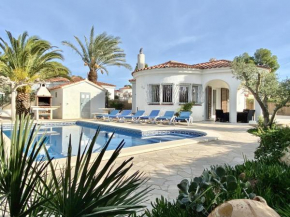Villa Matilda with air-conditioning & private swimming pool only 400m walk to the beach, Ametlla De Mar